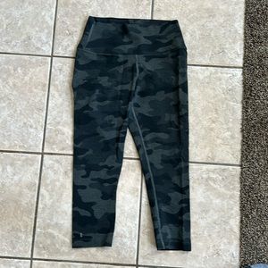 Nobull camo crop tight size small